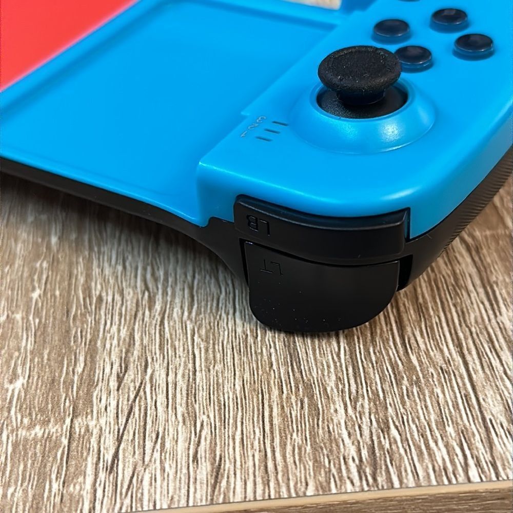 iOS/Android Bluetooth Controller for Smartphones, PS4/5 Remote Play, Emulators - Picture 9 of 13